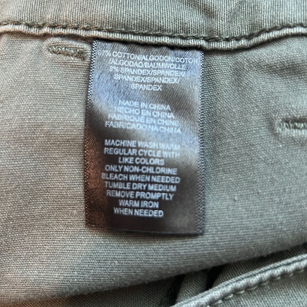 Jones New York Green Size 4 Utility Shorts Rolled Cuff with Button EUC - Picture 14 of 14